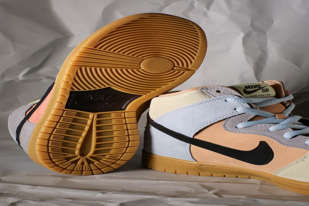 A pair of Nike Dunks lying idle.